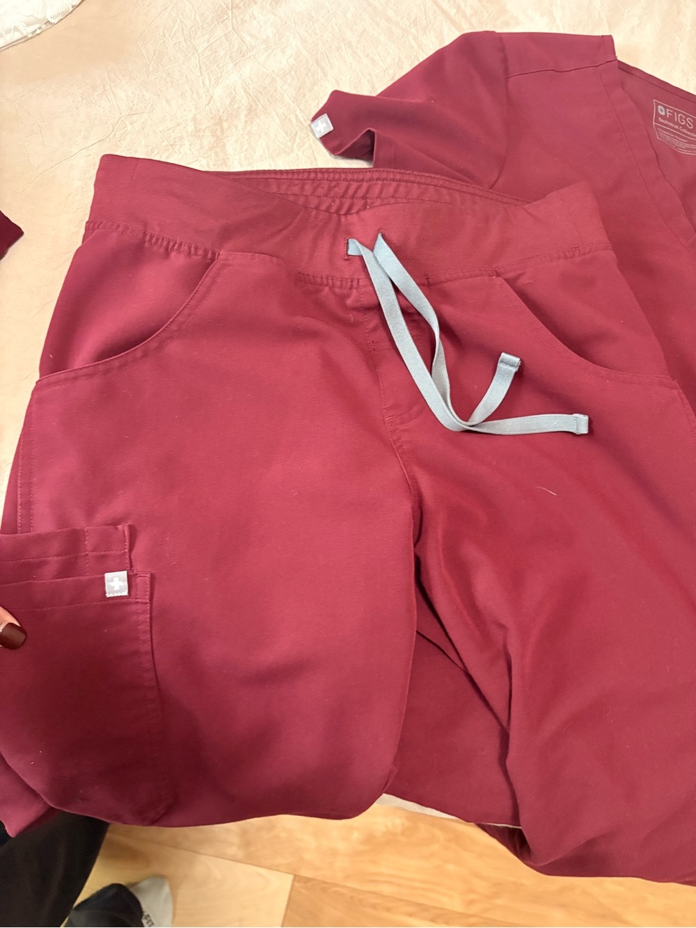 FIGS Women V-Neck Scrub Top and Pants in Burgundy - Picture 3 of 3